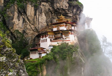 Bhutan-Temple-of-Mist